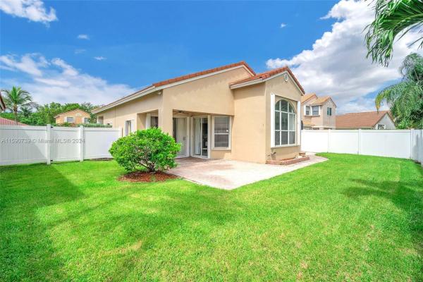 Brittany Bay At Silver Lakes, 18151 NW 18th St, Pembroke Pines, Florida 33029, image 2