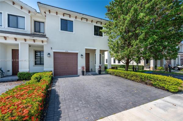 Hidden Lake Townhomes, 12720 SW 131st Ter, Three Lakes, Florida 33186, image 3