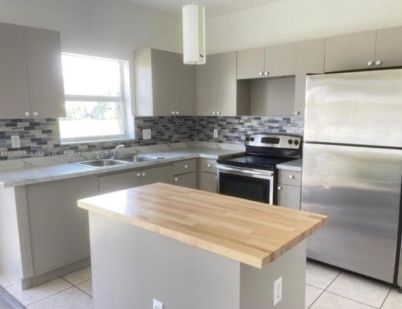 Venetia Groves, 1636 SE 30th St, Homestead, Florida 33035, image 1
