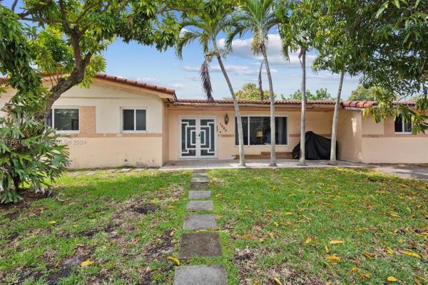 Windward Manor, 1032 NE 179th Ter, North Miami Beach, Florida 33162, image 3