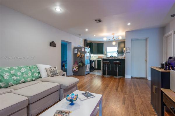 Stephens Manor, 1033 NW 76th St, Gladeview, Florida 33150, image 1