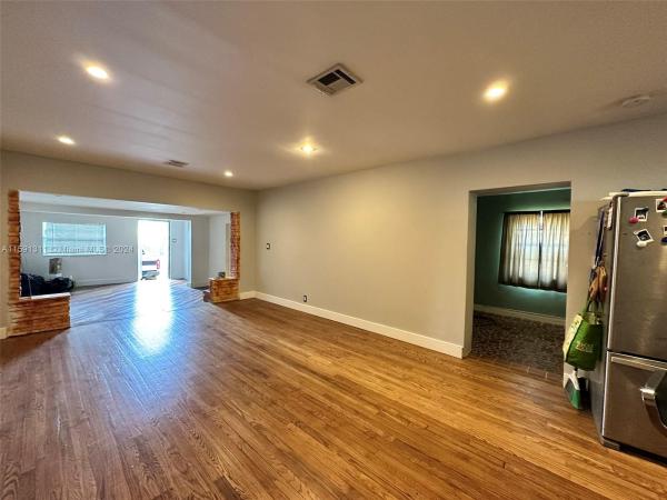 Stephens Manor, 1033 NW 76th St, Gladeview, Florida 33150, image 3