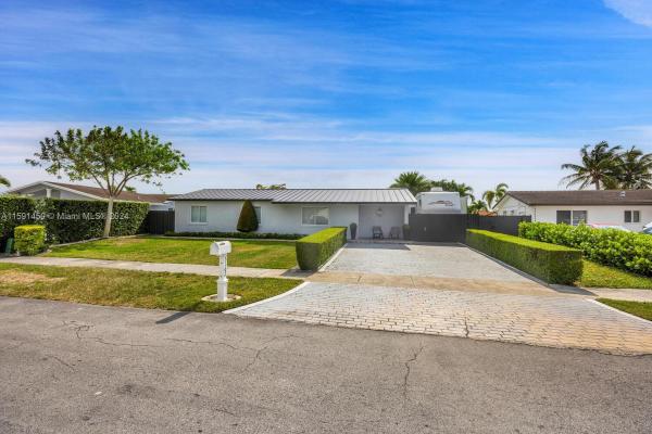 Southern Estates, 3162 Village Green Dr, Tamiami, Florida 33175, image 3