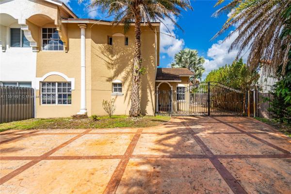 Farberville, 20020 E Oakmont Cir, Hialeah, Florida 33015, image 3