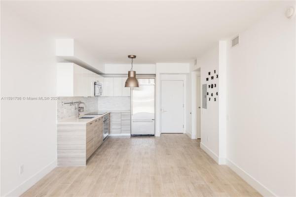 Brickell House, 1300 Brickell Bay Dr #1207, Miami, Florida 33131, image 3