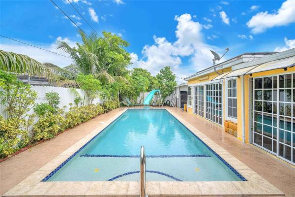 Scott Lake Manor, 1631 NW 175th Ter, Miami Gardens, Florida 33169, image 1
