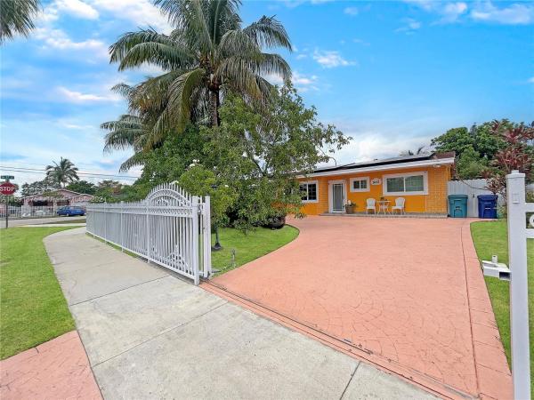 Scott Lake Manor, 1631 NW 175th Ter, Miami Gardens, Florida 33169, image 3