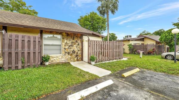 Villas At Carriage Hills Lakeside, 304 Briarwood Cir #4-15, Hollywood, Florida 33024, image 1