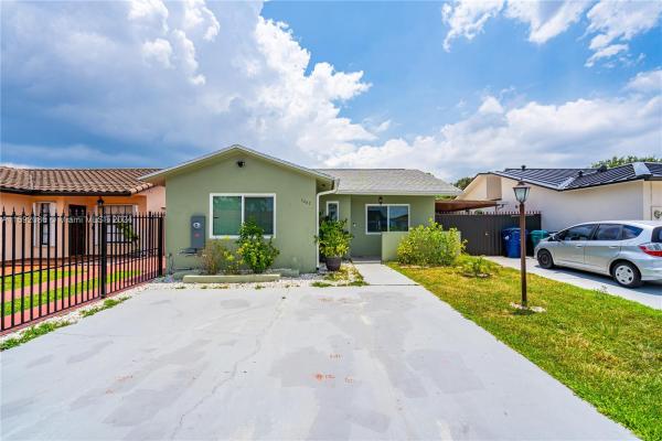 1067 SW 137th Pl, Unincorporated Dade County, Florida 33184, image 2