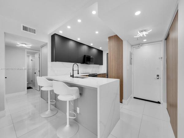 Coronado Tower 3, 20379 W Country Club Dr #739, Aventura, Florida 33180, image 3