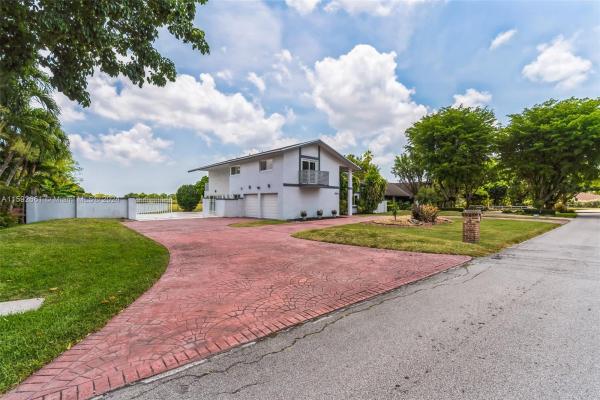 Calusa Club Estates, 9811 W Calusa Club Dr, The Crossings, Florida 33186, image 1