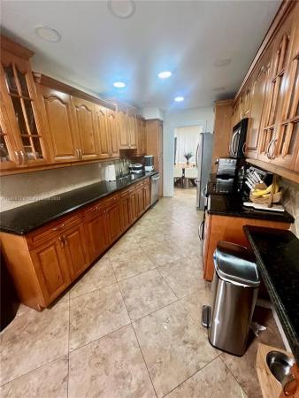 Hollywood Gardens, 2750 N 34th Ave #9E, Hollywood, Florida 33021, image 2