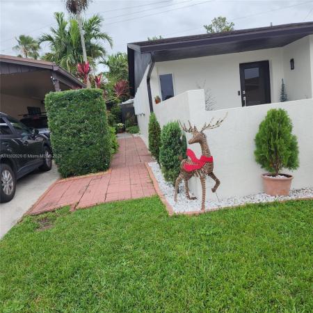 Lakes Of Acadia, 19274 NW 56th Pl, Miami Gardens, Florida 33055, image 2