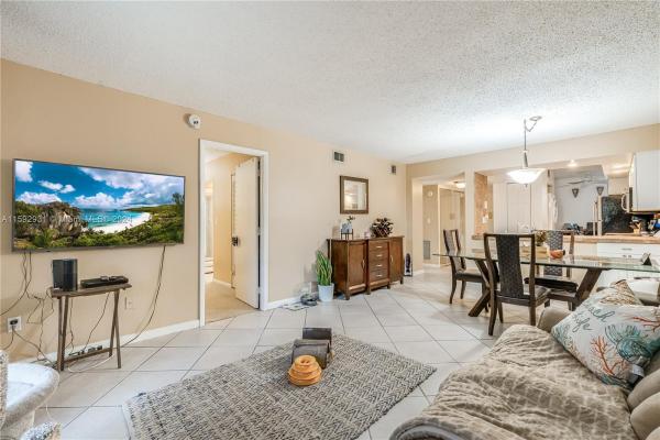 Royal Palm At Plantation, 6800 Cypress Rd #412, Plantation, Florida 33317, image 3