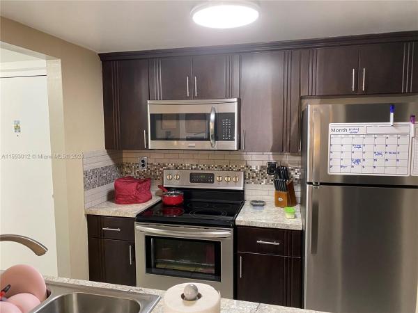 Las Brisas At Country Club Of Miami, 7035 NW 186th St #D107, Hialeah, Florida 33015, image 1