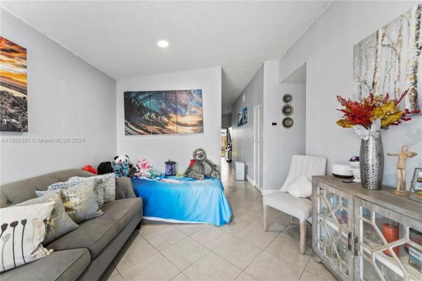 London Estates, 8811 NW 112th Ter, Hialeah Gardens, Florida 33018, image 3