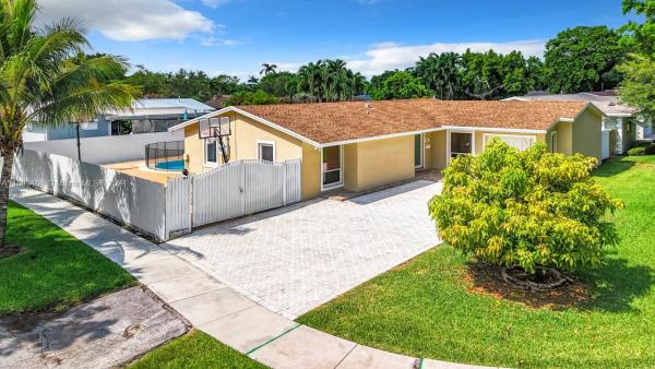 Bel Aire, 9406 SW 186th St, Cutler Bay, Florida 33157, image 3
