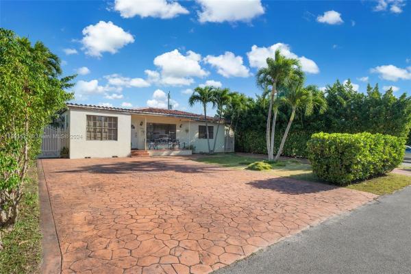 445 NE 109th St, Unincorporated Dade County, Florida 33161, image 2