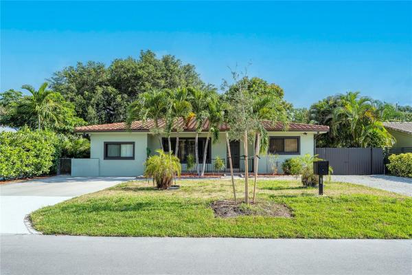 Pleasant Village, 717 NE 162nd St, North Miami Beach, Florida 33162, image 1
