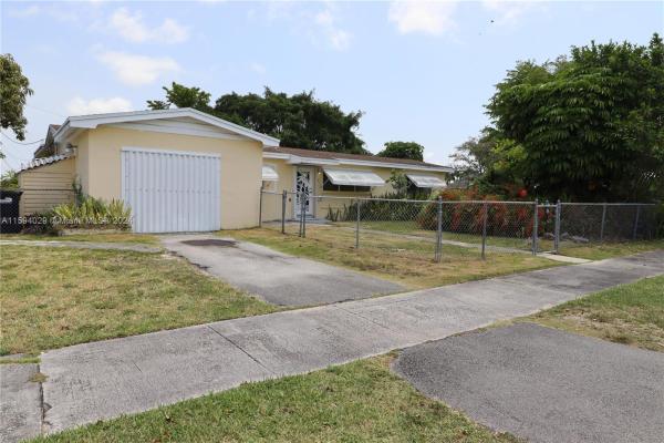 Pine Tree Manor, 9515 Irene Dr, Cutler Bay, Florida 33157, image 1