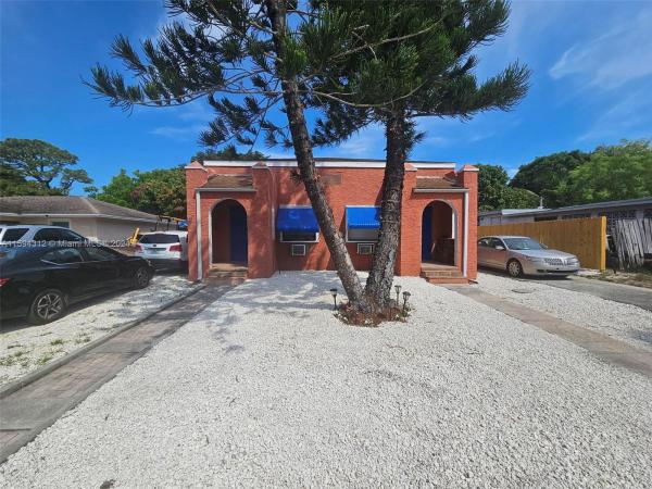 Pinewood, 1107 Mayflower Rd, Fort Pierce, Florida 34950, image 1