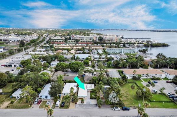 Lakeview Manors, 207 Croton Ave #1, Lantana, Florida 33462, image 3