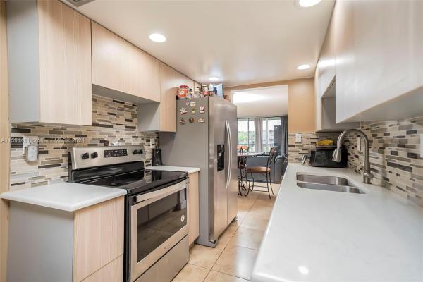Cypress Chase North, 3141 NW 47th Ter #232, Lauderdale Lakes, Florida 33319, image 2