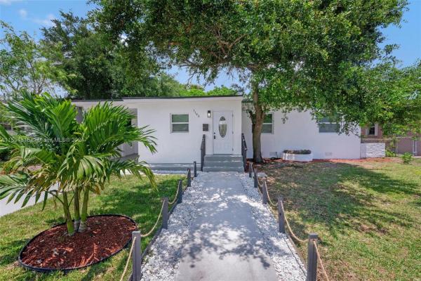 Irons Manor, 1145 NE 134th St, North Miami, Florida 33161, image 1