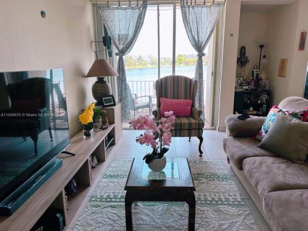 Oakview, 9139 Fontainebleau Blvd #4, Fountainebleau, Florida 33172, image 1