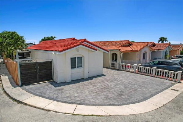 El Prado Country Club, 2832 W 75th St, Hialeah, Florida 33018, image 1