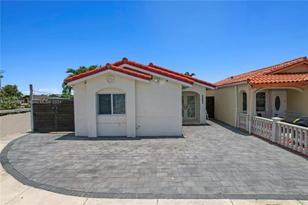 El Prado Country Club, 2832 W 75th St, Hialeah, Florida 33018, image 2