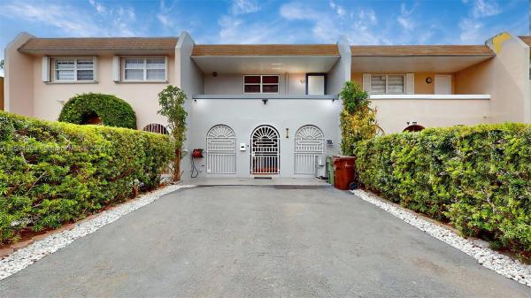 Palm Springs Villas, 6880 W 2nd Ln #6880, Hialeah, Florida 33014, image 1