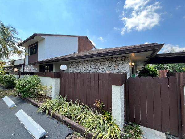 Seldins Estates, 278 NE 200th Ter #278, Ives Estates, Florida 33179, image 1