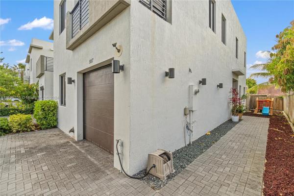 Century Park Place, 587 SW 91st Ave #587, Fountainebleau, Florida 33174, image 2