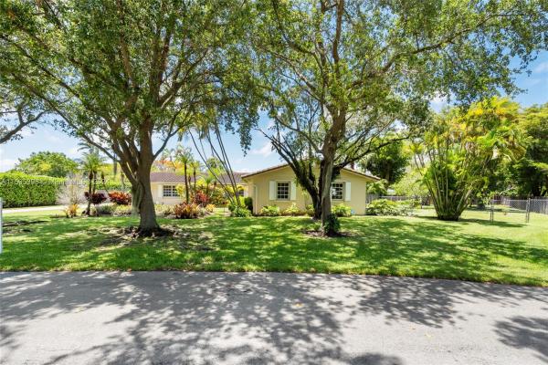 Coral Reef Estates, 8555 SW 162nd St, Palmetto Bay, Florida 33157, image 1