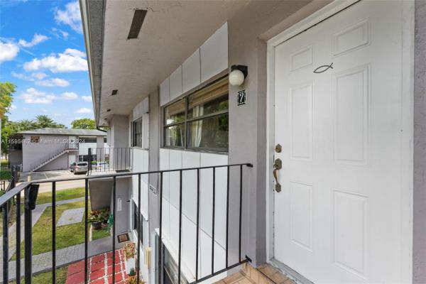 Playa Lago, 13201 SW 17th Ln #7-19, Tamiami, Florida 33175, image 3