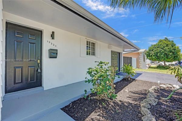 Cutler Ridge Manor Estates, 19520 SW 97th Pl, Cutler Bay, Florida 33157, image 3