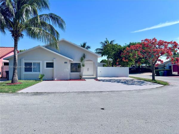 Les Chalets, 10011 SW 7th St, Fountainebleau, Florida 33174, image 1