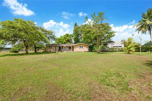 South Miami Heights, 9500 SW 112th Ave, Kendall, Florida 33176, image 1