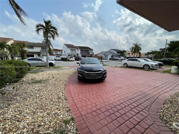 Twin Chalets At International Gardens, 11763 SW 15th St #A, Tamiami, Florida 33184, image 3