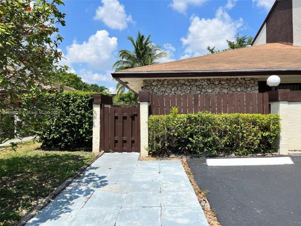 Seldins Estates, 20030 NE 2nd Ct #20030, Ives Estates, Florida 33179, image 2