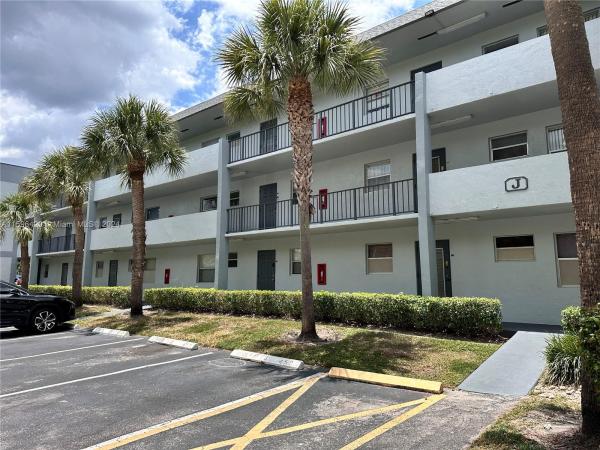 Sands Point, 8380 Sands Point Blvd #J109, Tamarac, Florida 33321, image 1