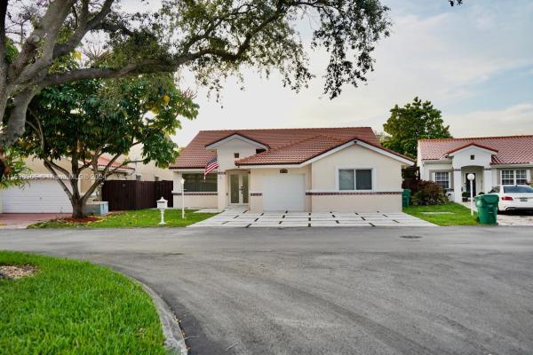Park Isle At Lakes Of The Meadow, 14961 SW 42nd Ter, Kendall West, Florida 33185, image 3