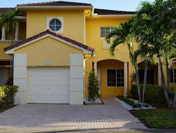 Twin Lake Shores Central, Three Lakes, Florida 33186, image 1
