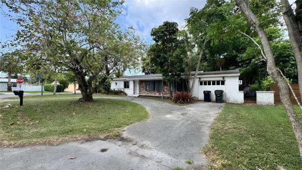 Twin Lakes Manor, 6320 SW 62nd Ter, South Miami, Florida 33143, image 1