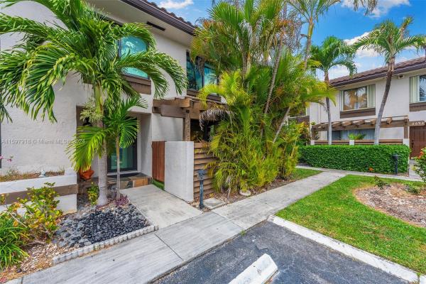 Lakeview Townhomes, 16508 NE 27th Ave #54, North Miami Beach, Florida 33160, image 3
