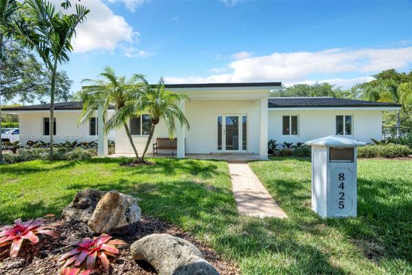Country Club Grove, 8425 SW 147th St, Palmetto Bay, Florida 33158, image 1