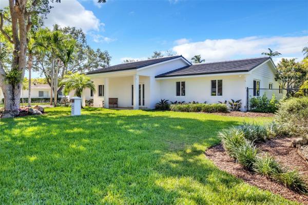 Country Club Grove, 8425 SW 147th St, Palmetto Bay, Florida 33158, image 2