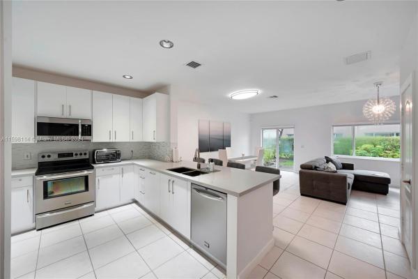 Plantation Trace, 13213 NW 7th Mnr, Plantation, Florida 33325, image 3