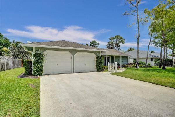 Sugar Pond Manor, 874 Blueberry Dr, Wellington, Florida 33414, image 2